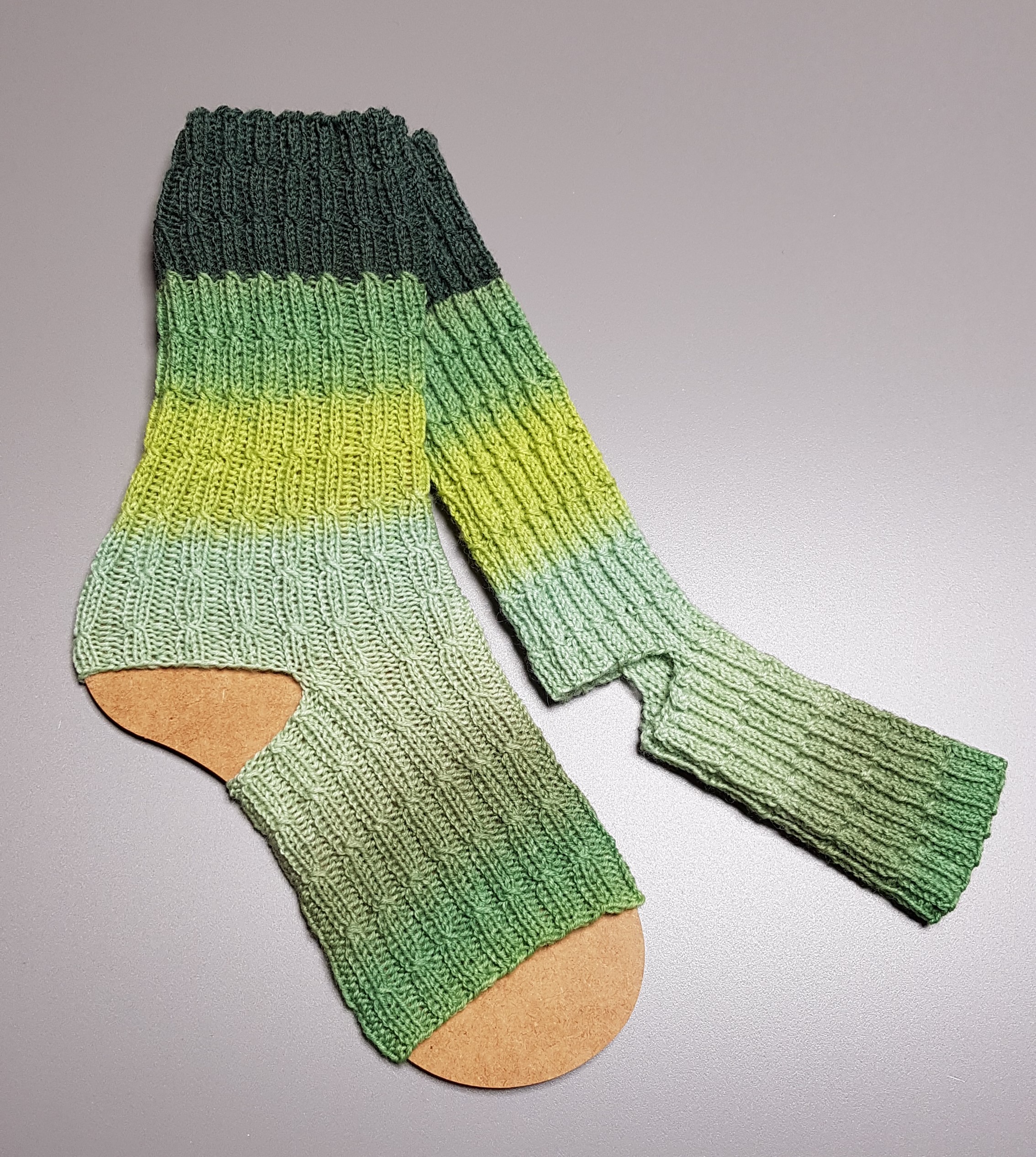 Handgestrickte Yoga-Socken, Gr. 38 - 40 - Irène's Strickstübli